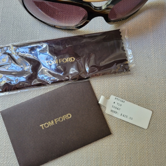TOM FORD Camilla (unisex) sunglasses in tortoise and gold (2000s) collection - Picture 13 of 17